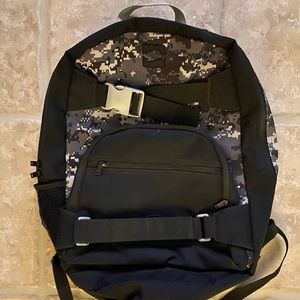 HAWK Camo Backpack (many pockets)
